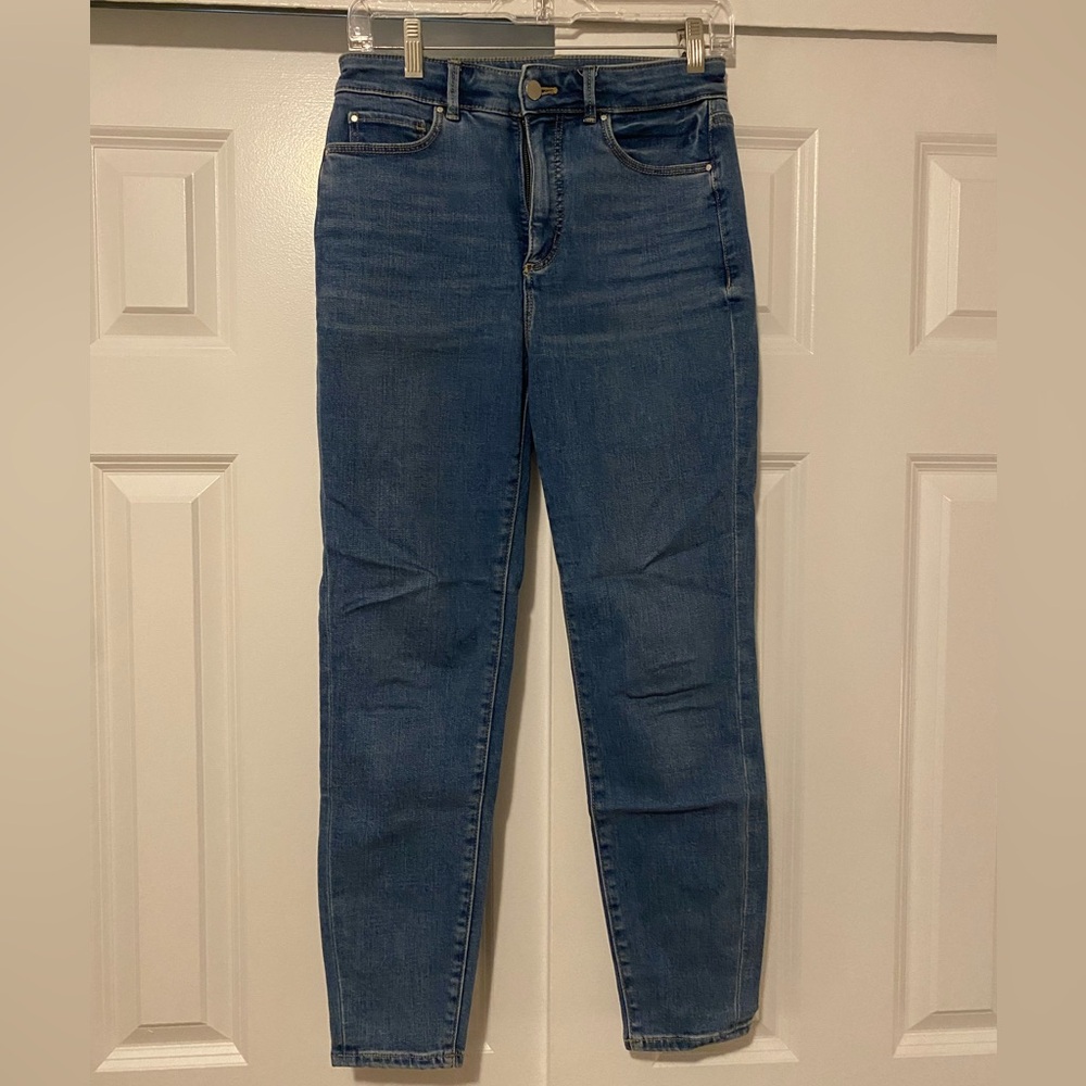 Ann Taylor size 4 Petite Curvy fit blue Skinny Jean